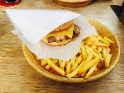 古宇利島大橋とハンバーガー