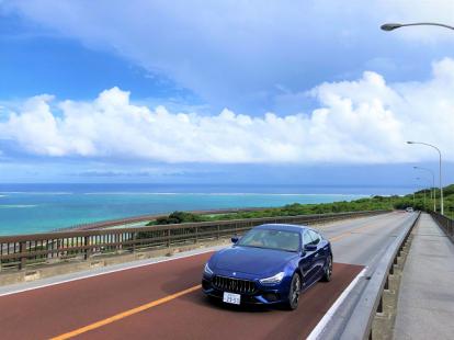 新車輛情報③！！　マセラティ　ギブリ　グランスポーツ　ブルー