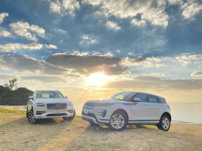 【XC90・イヴォーク】と夕日　※XC90はレンタル終了車