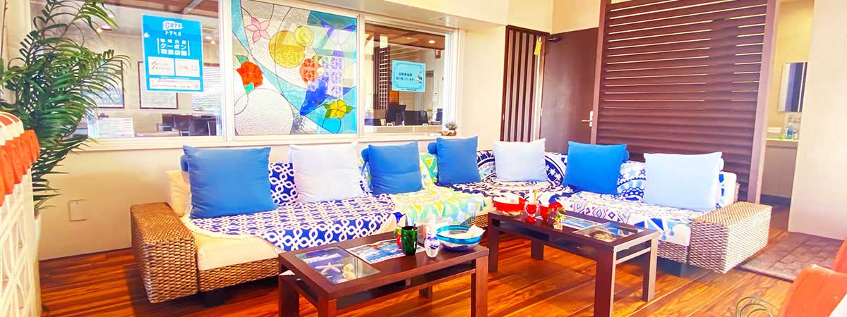 ユニバースレンタカー那覇空港店内